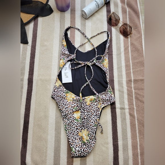 Hurley One Piece Swimsuit - Picture 3 of 9